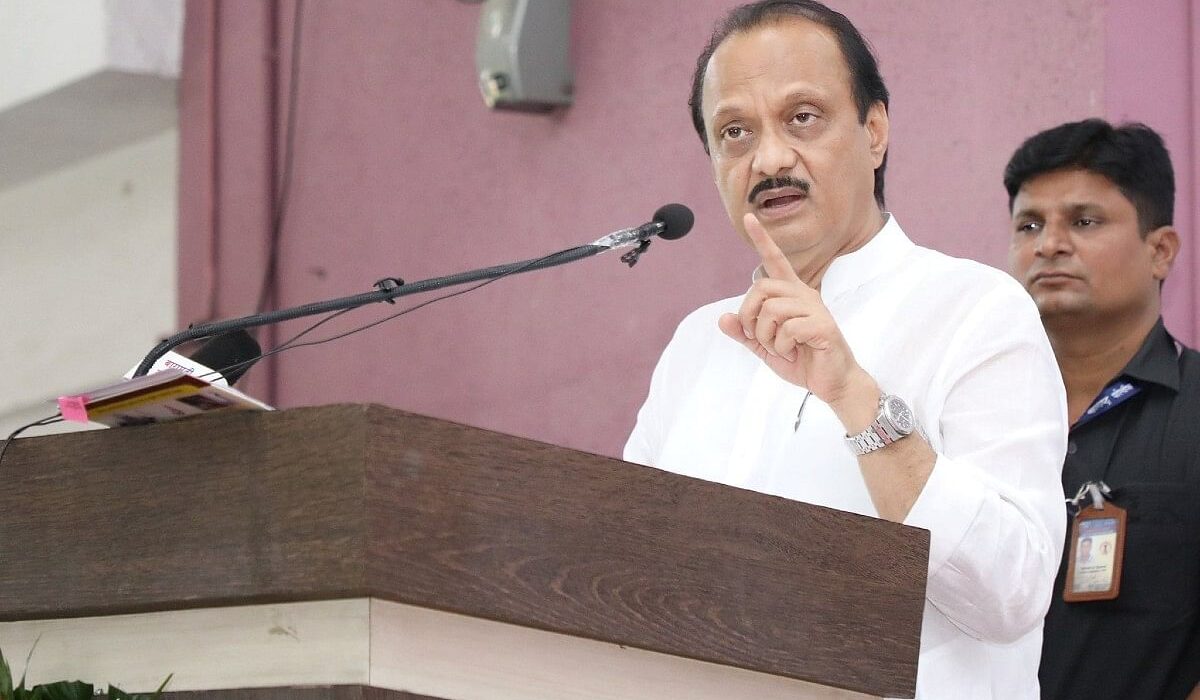 ….आणि भरसभेत अजित पवारांनी म्हटलं गाणं, “चिठ्ठी आयी है…” Mumbai Tak