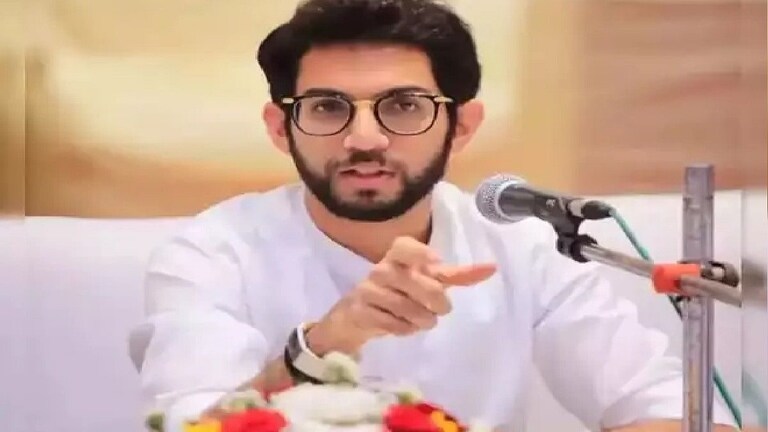 “मुख्यमंत्री स्वतःसाठी ११ वेळा दिल्लीला गेले, एकदा महाराष्ट्रासाठी..” फॉक्सकॉनवरून आदित्य ठाकरे आक्रमक Mumbai Tak