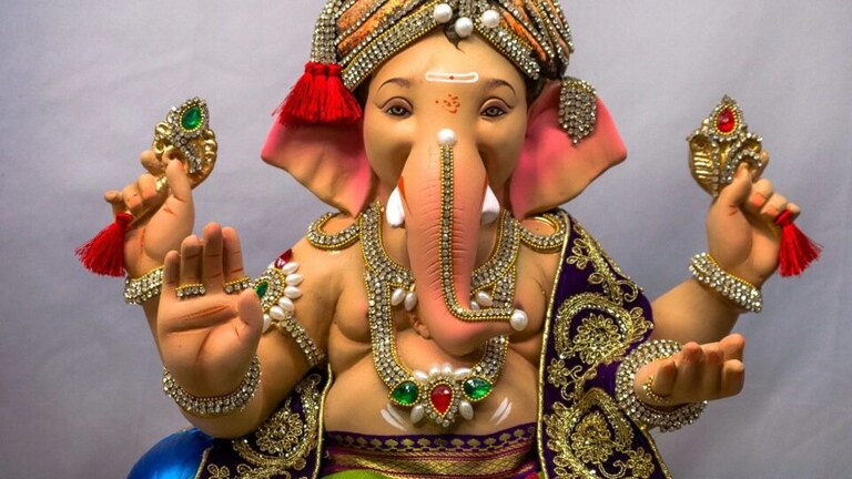 Ganesh Chaturthi 2022: लाडक्या बाप्पाचं आगमन, राशीनुसार काय नैवैद्य दाखवायचा? जाणून घ्या Mumbai Tak