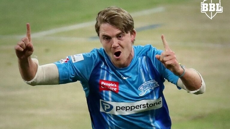 big bash league : गोलंदाजांनी घडवला इतिहास, अवघ्या 15 धावात संपूर्ण संघ गारद! Mumbai Tak