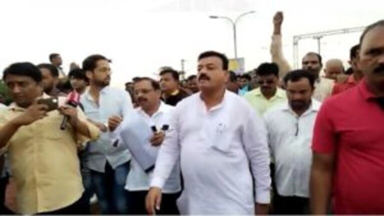 “उदय सामंत नावाचा साप विषच ओकणार” भास्कर जाधव यांची जहरी टीका mumbaitak