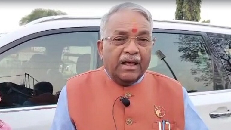 ‘Rahul Shewale ची बायको रडत मातोश्रीवर आलेली’, खैरेंचे गंभीर आरोप Mumbai Tak