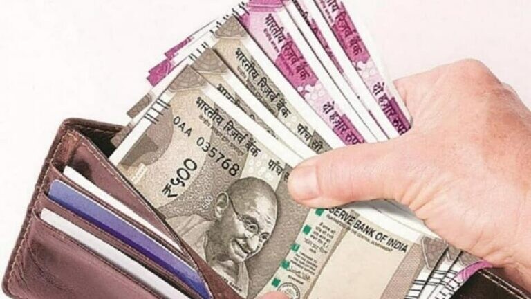 DA Hike : केंद्रीय कर्मचाऱ्यांना दसरा-दिवाळीचं गिफ्ट! केंद्राकडून महागाई भत्त्यात बंपर वाढ Mumbai Tak