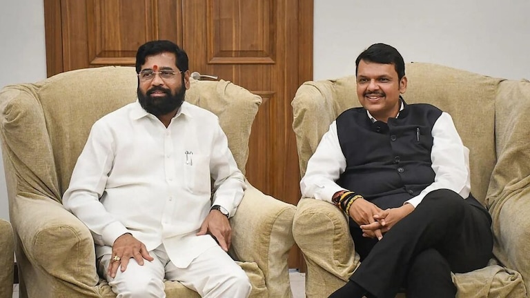 Cabinet Expansion : मंत्रिमंडळ विस्ताराकडे डोळे लाऊन बसलेल्या नेत्यांना फडणवीसांचा मेसेज Mumbai Tak