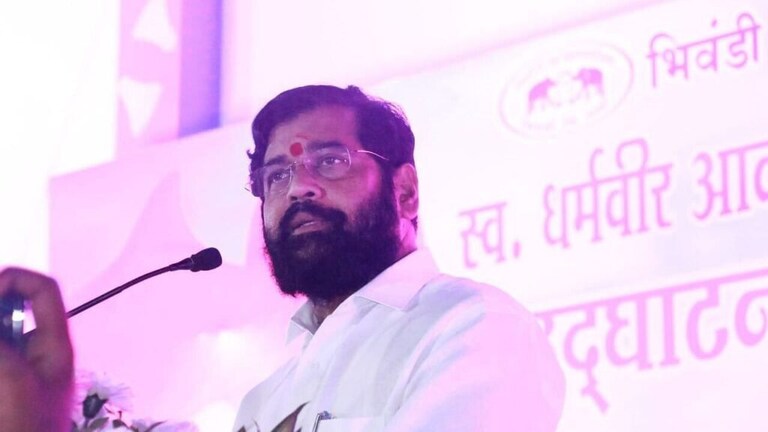 “एकनाथ शिंदेंनाही भाजपतच विलीन व्हावं लागेल”; भाजप नेत्याच्या हवाल्यानं ‘रोखठोक’मध्ये गौप्यस्फोट Mumbai Tak