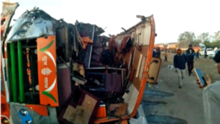 Sinner Accident: अंबरनाथ-शिर्डी भीषण बस अपघातातील मृतांची यादी Mumbai Tak