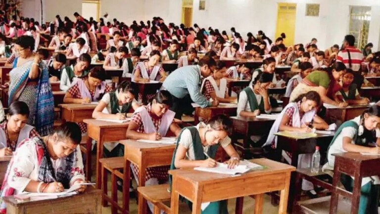 CBSE 10वी-12वी परीक्षेचे संपूर्ण वेळापत्रक जाहीर, कधीपासून परीक्षा? Mumbai Tak