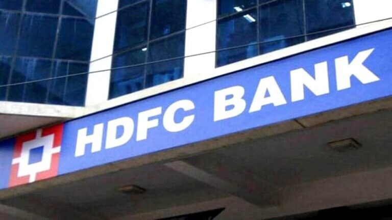 Bank Locker कराराच्या स्टॅम्प खरेदीसाठी ग्राहकांचा रांगा Mumbai Tak