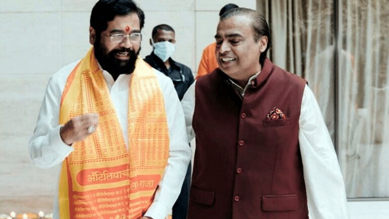 ‘तर’ त्या खंडणीखोराला त्याच पद्धतीने उत्तर देऊ : महेश साठेंचे शरद कोळींना प्रत्युत्तर Mumbai Tak