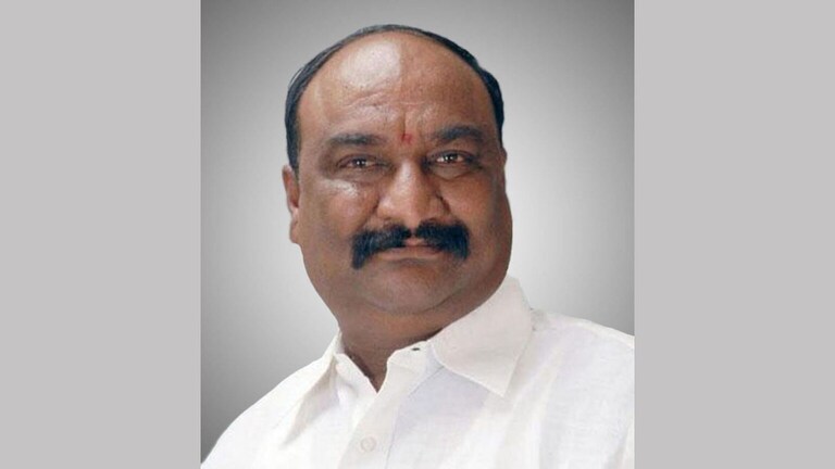 ‘आदित्य ठाकरेंच्या सभेला गर्दी पाहिली का?’ म्हणताच बंडखोर आमदार भूमरे शिवसैनिकांवर चिडले, म्हणाले… Mumbai Tak