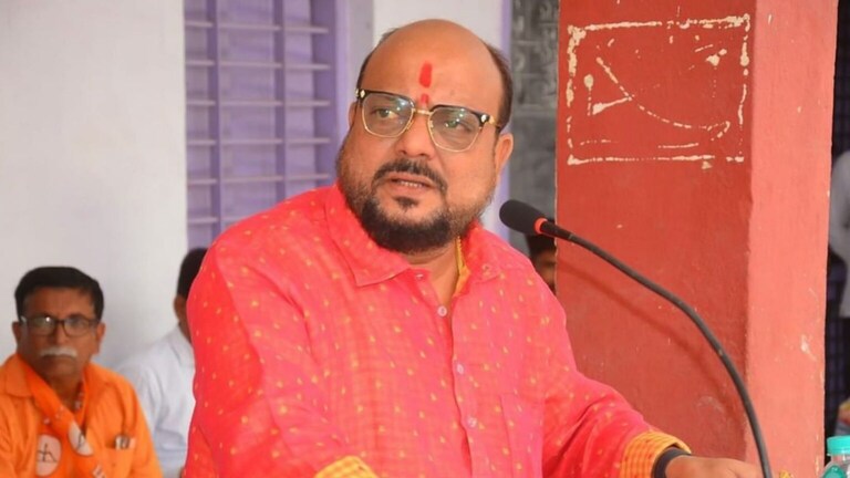 ‘५० खोके-एकदम ओके, मोकळं सांगून दिलेलं बरं…’; असं का म्हणाले गुलाबराव पाटील? Mumbai Tak