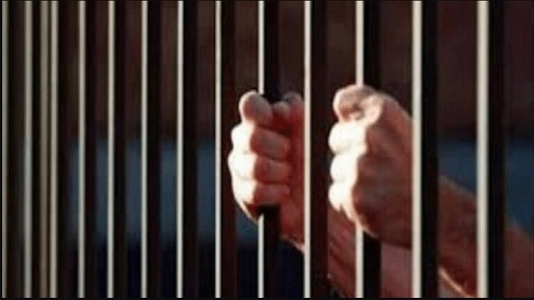 Crime: अमरावती कारागृहात कैद्यांचा राडा; तर नागपुरात अधिकाऱ्याला मारहाण Mumbai Tak