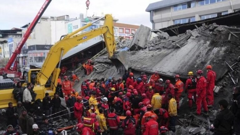 Turkey Earthquake: प्रलय आणि पुन्हा प्रलय… तब्बल 2000 जण मृत्यूमुखी Mumbai Tak