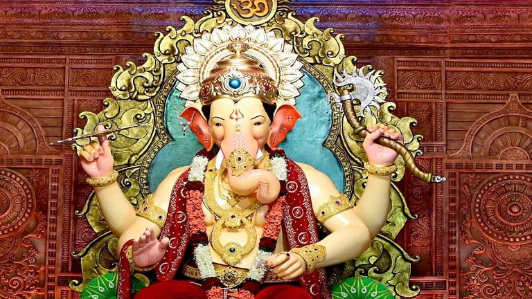 Ganesh Utsav 2022 : लालबागच्या राजाच्या चरणी एका आईचं भावूक पत्र, वाचून येईल डोळ्यात पाणी Mumbai Tak