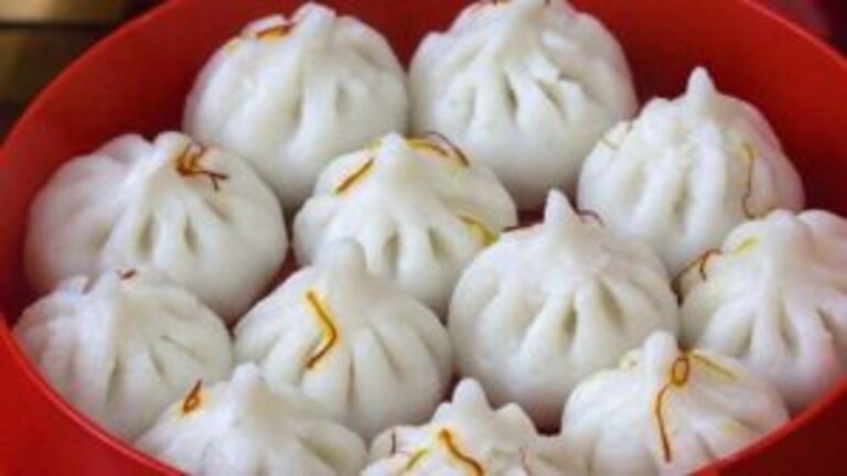 Ganesh Chaturthi Recipe: बाप्पाला आवडणारे उकडीचे मोदक कसे करायचे माहित आहे का? Mumbai Tak