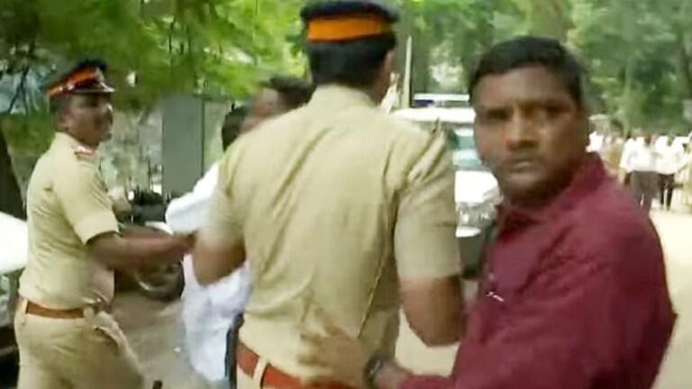 ‘राज ठाकरे मुर्दाबाद’ मुरजी पटेलांना अर्ज मागे घेण्याचे आदेश दिल्यानंतर भाजपचे कार्यकर्ते भडकले Mumbai Tak