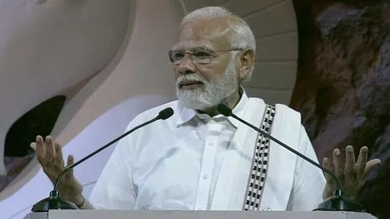 ‘…तर कशावर बोलायचे?’; पंतप्रधान मोदींच्या ‘त्या’ विधानावर शिवसेनेनं ठेवलं बोट Mumbai Tak