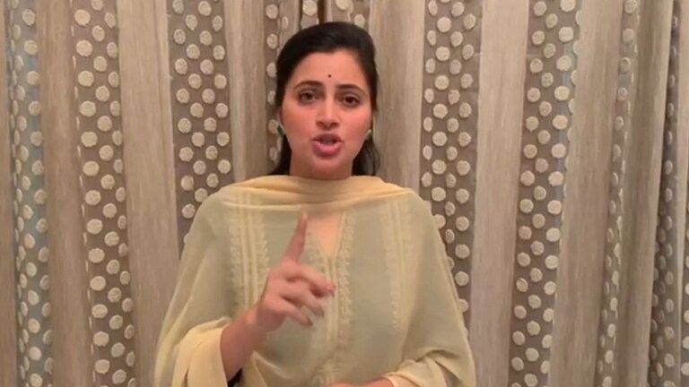 “सावधान! काही लोक तुमच्या मागावर आहेत” अपक्ष खासदार नवनीत राणा यांना मिळाली निनावी चिठ्ठी Mumbai Tak