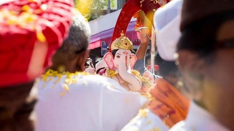 Ganesh Utsav 2022 : सार्वजनिक गणेशोत्सव कुणी सुरू केला? लोकमान्य टिळक की भाऊ रंगारी? Mumbai Tak