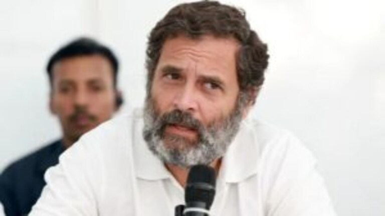 ‘राहुल गांधींना अटक करून खटला दाखल करा’, रणजित सावरकरांच्या तक्रारीत नाना पटोलेंचाही उल्लेख Mumbai Tak