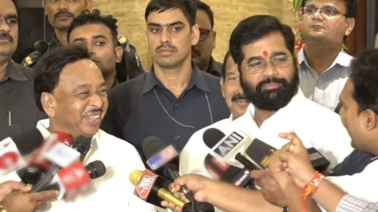 ‘शिल्लक राहिलेली काँग्रेस आम्ही वाटून घेऊ’; एकनाथ शिंदेंच्या समोर नारायण राणे काय म्हणाले? Mumbai Tak