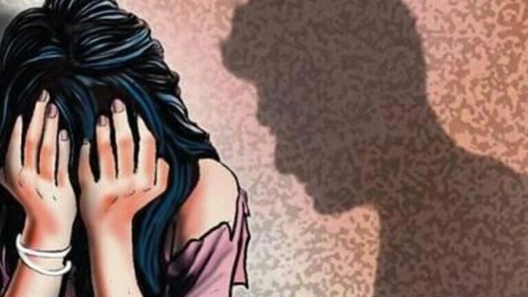 Rape Case: आधी मॉलला बोलवलं नंतर हॉटेलमध्ये नेऊन केला.., महिलेचा बॉसवर आरोप Mumbai Tak