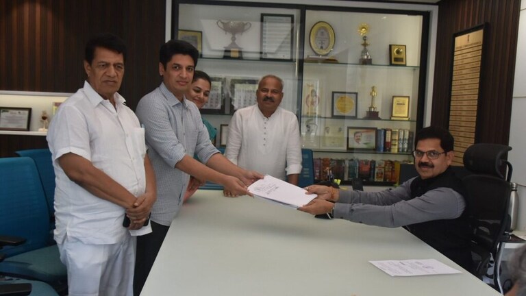 नाशिक विधान परिषद: सर्वात मोठी बातमी, सत्यजीत तांबेंनी भरला अपक्ष फॉर्म Mumbai Tak