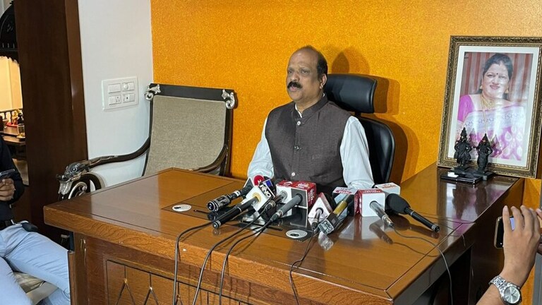 ‘ती’ गोळी सरवणकरांच्या ‘रिव्हॉल्व्हर’ची, बॅलेस्टिक अहवालाने अडचणी वाढल्या Mumbai Tak