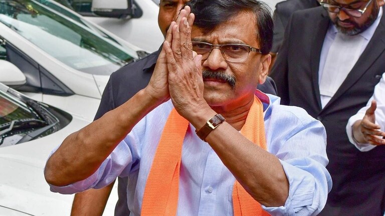 “शिवसेनेचं नवं चिन्ह क्रांती घडवणार” तुरुंगातून संजय राऊत यांचं वक्तव्य Mumbai Tak