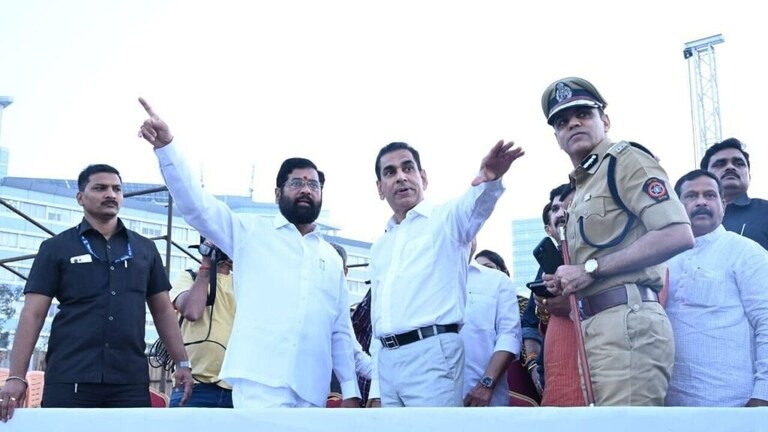 BJPच्या रडारवर आलेल्या इक्बालसिंग चहल यांचं शिंदेंकडून तोंड भरून कौतुक Mumbai Tak