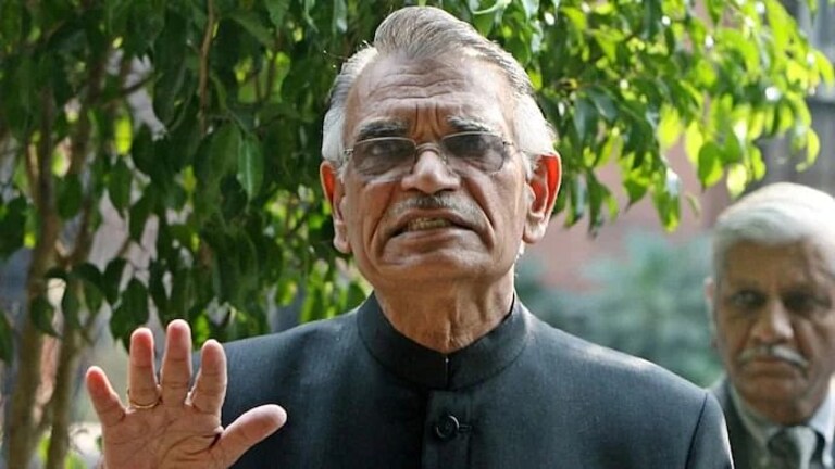 ‘गीतेमध्येही जिहादची गोष्ट’; काँग्रेस नेते शिवराज पाटील चाकूरकर यांचं विधान वादात, भाजपची टीका Mumbai Tak