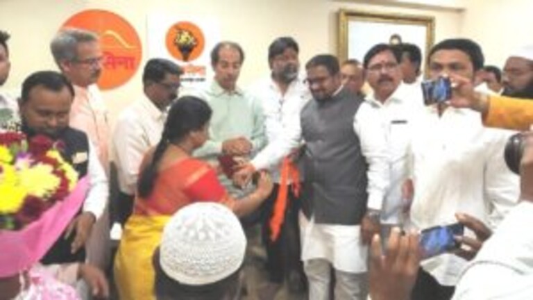 Beed : पंकजा मुंडे-धनंजय मुंडेंच्या बीडमध्ये उद्धव ठाकरेंना मिळालं बळ Mumbai Tak