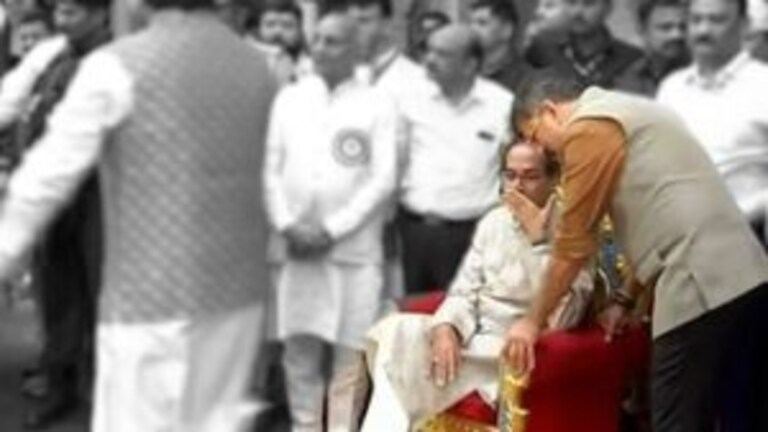 “सत्तेत असताना कधी शेतकऱ्यांच्या बांधावर गेलात का?” उद्धव ठाकरेंवर दीपक केसरकरांची टीका Mumbai Tak