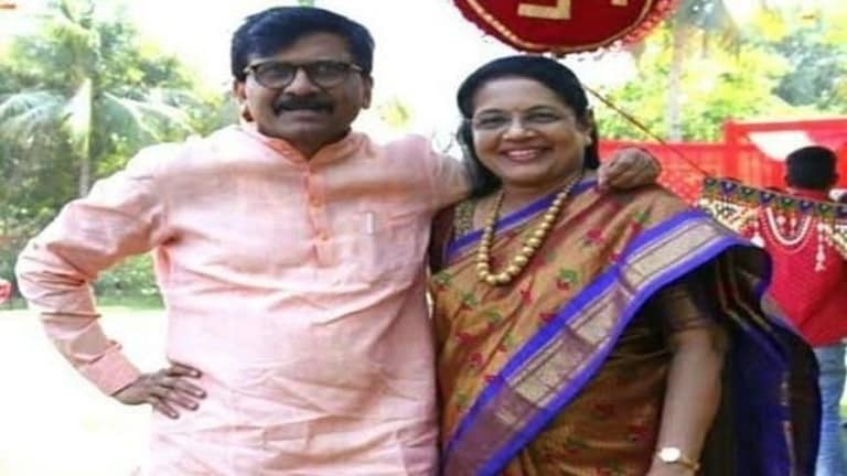 ‘वर्षा राऊत यांच्या खात्यात कोट्यवधी रुपये जमा केले गेले’, ईडीचं चौकशीसाठी समन्स Mumbai Tak