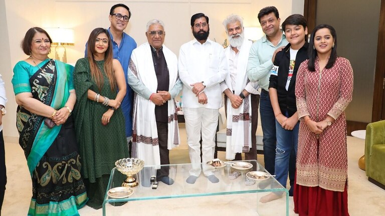 ‘वागले की दुनिया’ मालिकेचे ५०० भाग पूर्ण, कलाकार मुख्यमंत्री एकनाथ शिंदेंच्या भेटीला Mumbai Tak