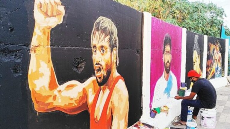 …आणि डोंबिवलीच्या भिंती बोलू लागल्या Mumbai Tak