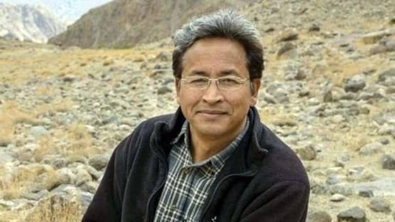 Ladakh : मोदीजी, जिवंत राहिलो, तर… सोनम वांगचुक यांनी मांडली व्यथा Mumbai Tak