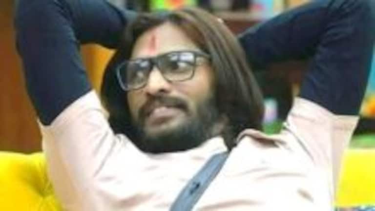 Abhijeet Bichukale पुन्हा निवडणुकीच्या रिंगणात; आता कुठून भरला अर्ज? Mumbai Tak