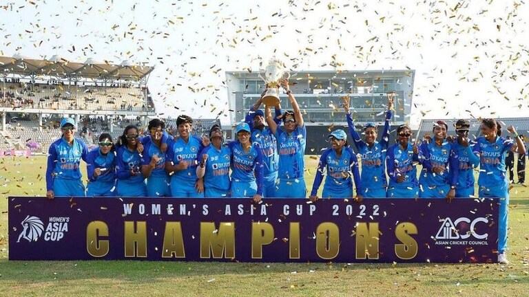 BCCI ची मोठी घोषणा, पुरूष आणि महिला क्रिकेटपटूंना मिळणार समान मानधन Mumbai Tak