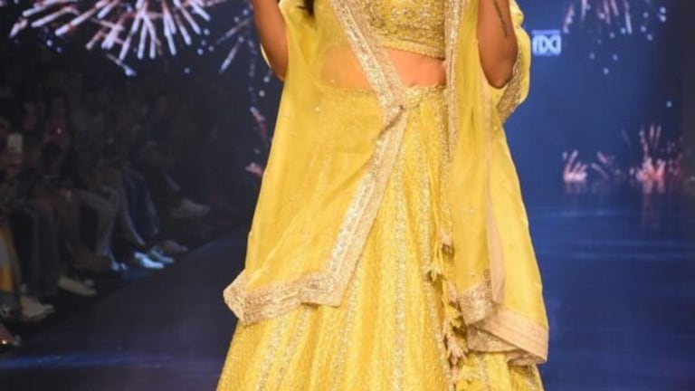 Sushmita Sen: हार्ट अटॅकनंतर दुसऱ्याचं आठवड्यात अभिनेत्री रॅम्पवर Mumbai Tak