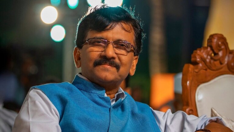 ‘संजय राऊतांनी भाजपसमोर गुडघे टेकले नाही, ते काय माफी मागतील’, कोण म्हणालं? Mumbai Tak