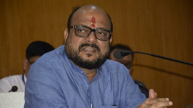 Shiv Sena: शिंदे मराठा, मुख्यमंत्री करण्यासाठी मी गद्दारी केली: गुलाबराव पाटील Mumbai Tak
