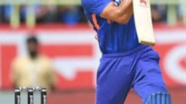 Rishabh-Yuvraj: युवराज सिंगनी शेअर केला रिषभ पंतसोबतचा फोटो; म्हणाला, ‘हा चॅम्पियन आता…’ Mumbai Tak