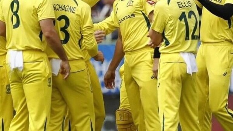 Diya Mehta : आकाश अंबानीची ‘ही’ मेव्हणी, ट्रेडिशनल आणि वेस्टर्न लूकमध्ये दिसते खूपच सुंदर! Mumbai Tak