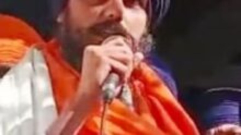 Amritpal Singh : फरार अमृतपालने लूक केला चेंज? पोलिसांनी दाखवले 7 फोटो Mumbai Tak