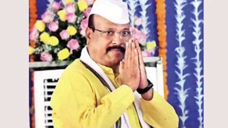 ‘कोणाचीही सत्ता असो आपण पक्के’, अब्दुल सत्तारांच्या विधानानंतर अनेकांच्या भुवय्या उंचावल्या 'कोणाचीही सत्ता असो आपण पक्के', अब्दुल सत्तारांच्या विधानानंतर अनेकांच्या भुवय्या उंचावल्या