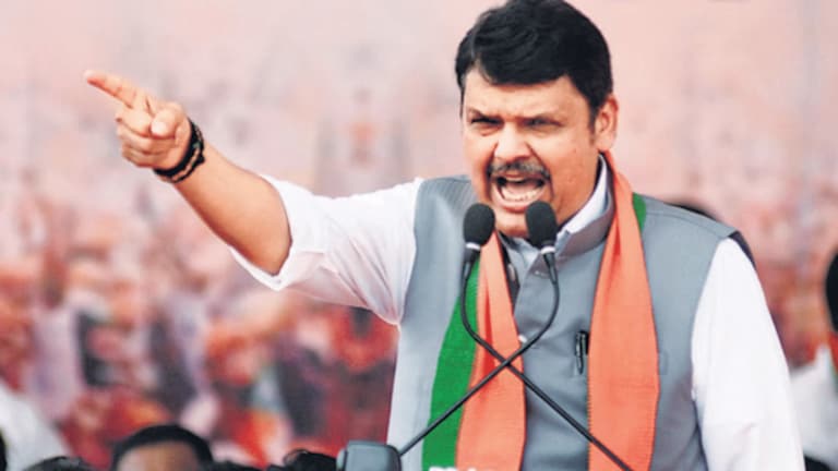 “हे लोक मला वेड्यात काढायचे”, देवेंद्र फडणवीस नगरच्या सभेत असं का बोलले? Mumbai Tak