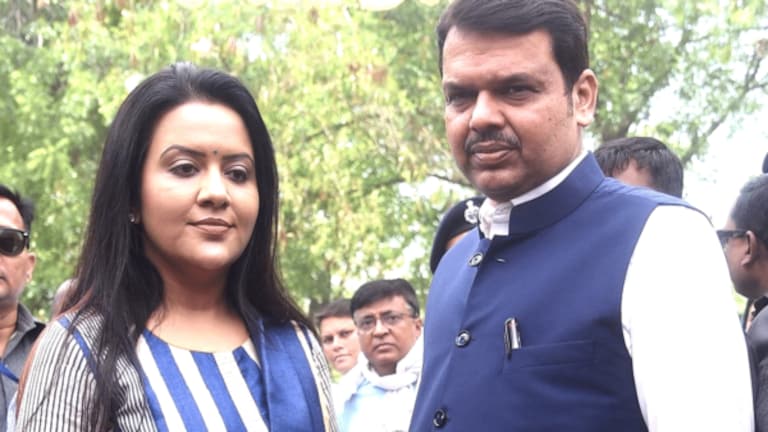 ‘अमृता फडणवीस या शुद्ध आणि पवित्र, पण…’, ठाकरेंचा ‘सामना’तून सवाल Mumbai Tak