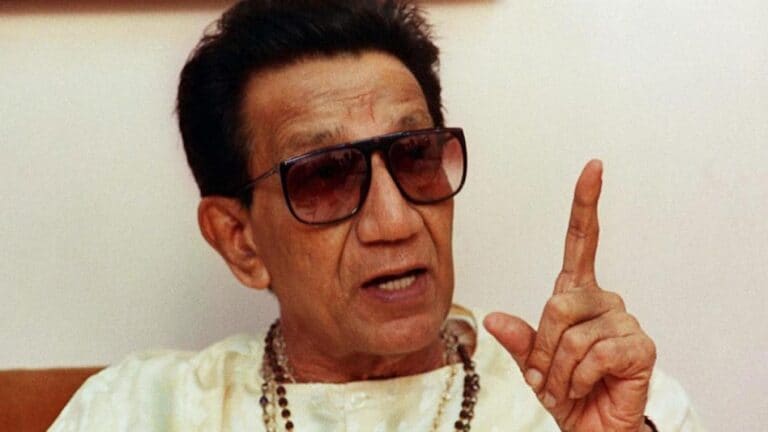 मणिशंकरांच्या पुतळ्याला जोडे अन् बाळासाहेब… CM शिंदेंनी दिली आठवण when balasaheb thackeray was beaten with shoes manishankars effigy on savarkar insult