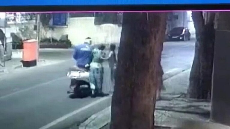 Video: पुण्यात सोनसाखळी चोरणाऱ्या चोराशी 10 वर्षांची मुलगी एकटीच भिडली Mumbai Tak